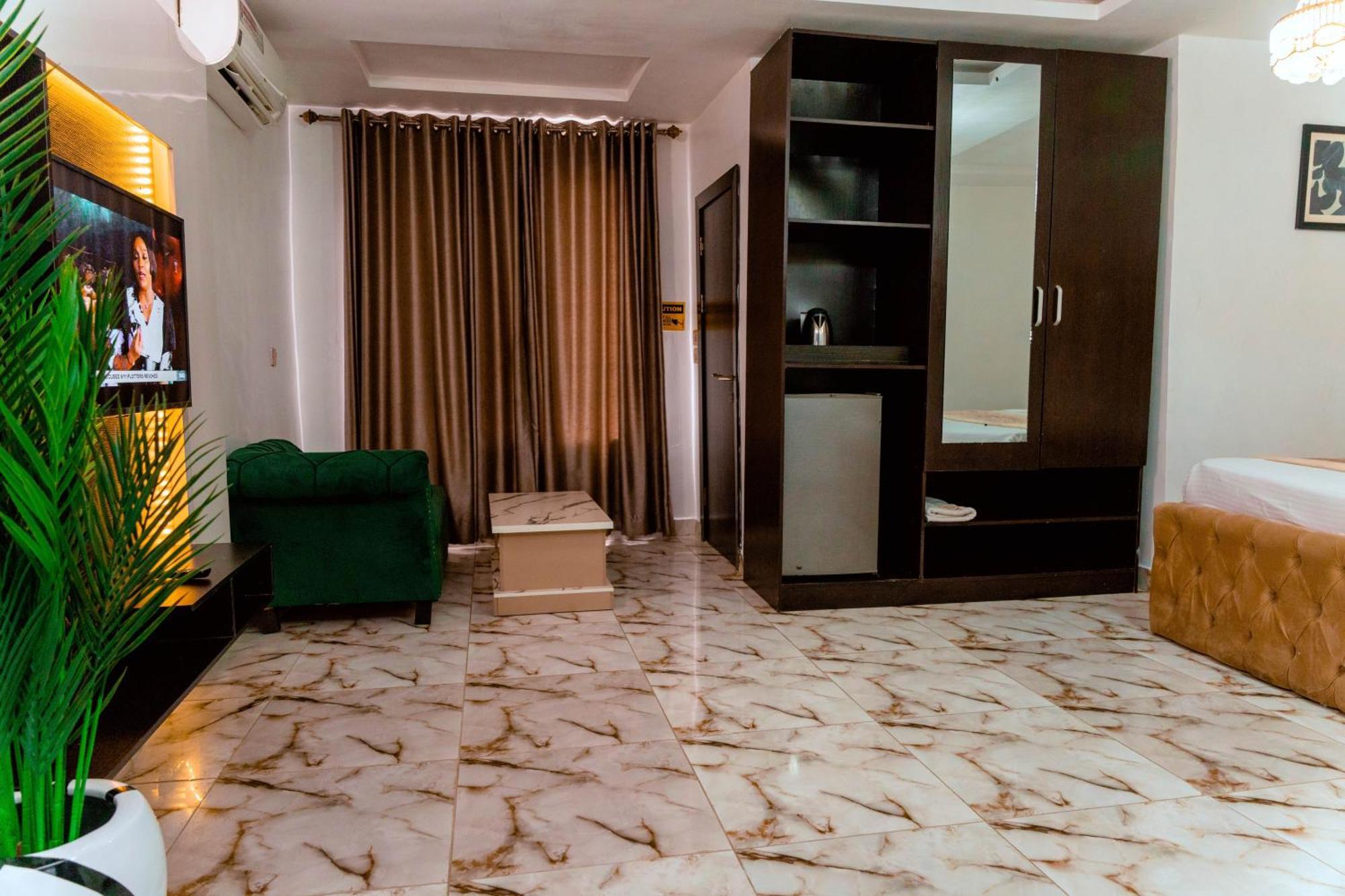 247 Luxury Hotel Lekki Luaran gambar