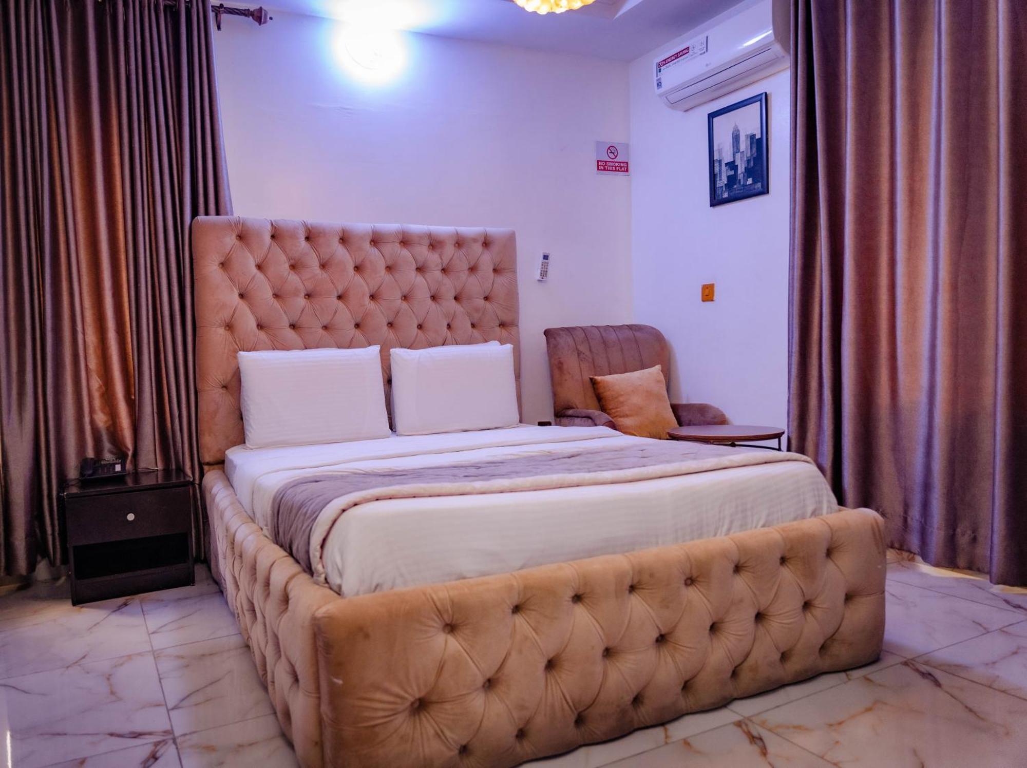 247 Luxury Hotel Lekki Luaran gambar