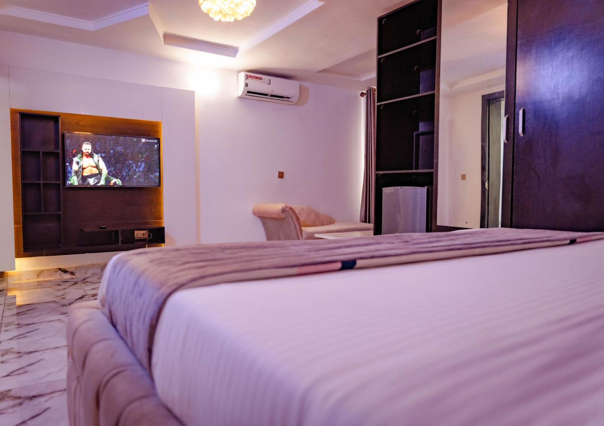 247 Luxury Hotel Lekki Luaran gambar