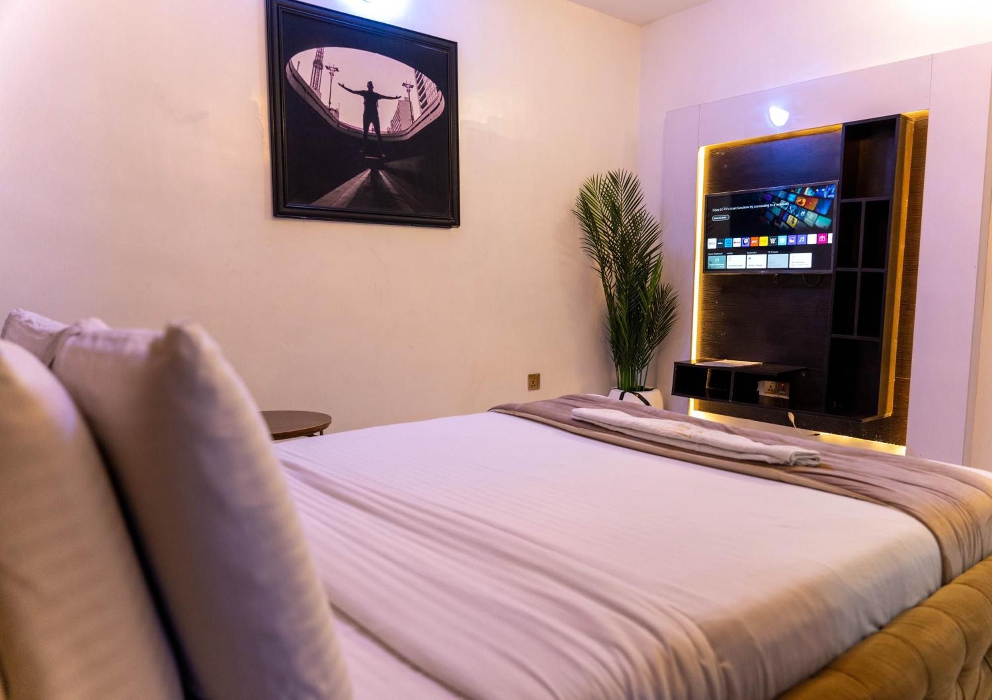 247 Luxury Hotel Lekki Luaran gambar