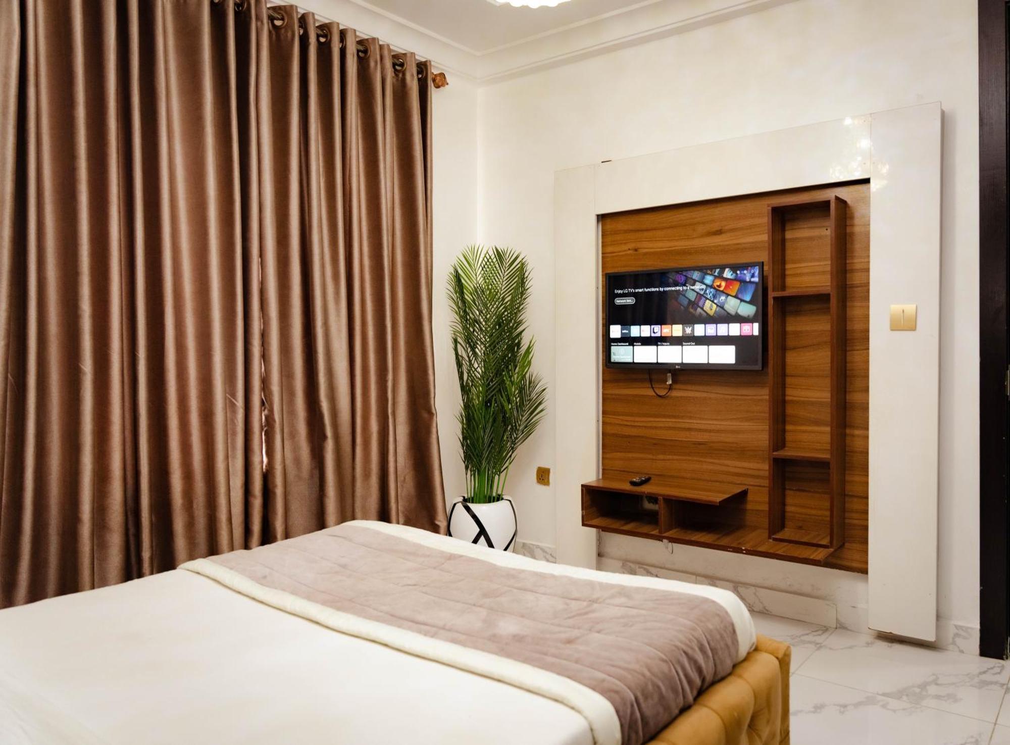 247 Luxury Hotel Lekki Luaran gambar