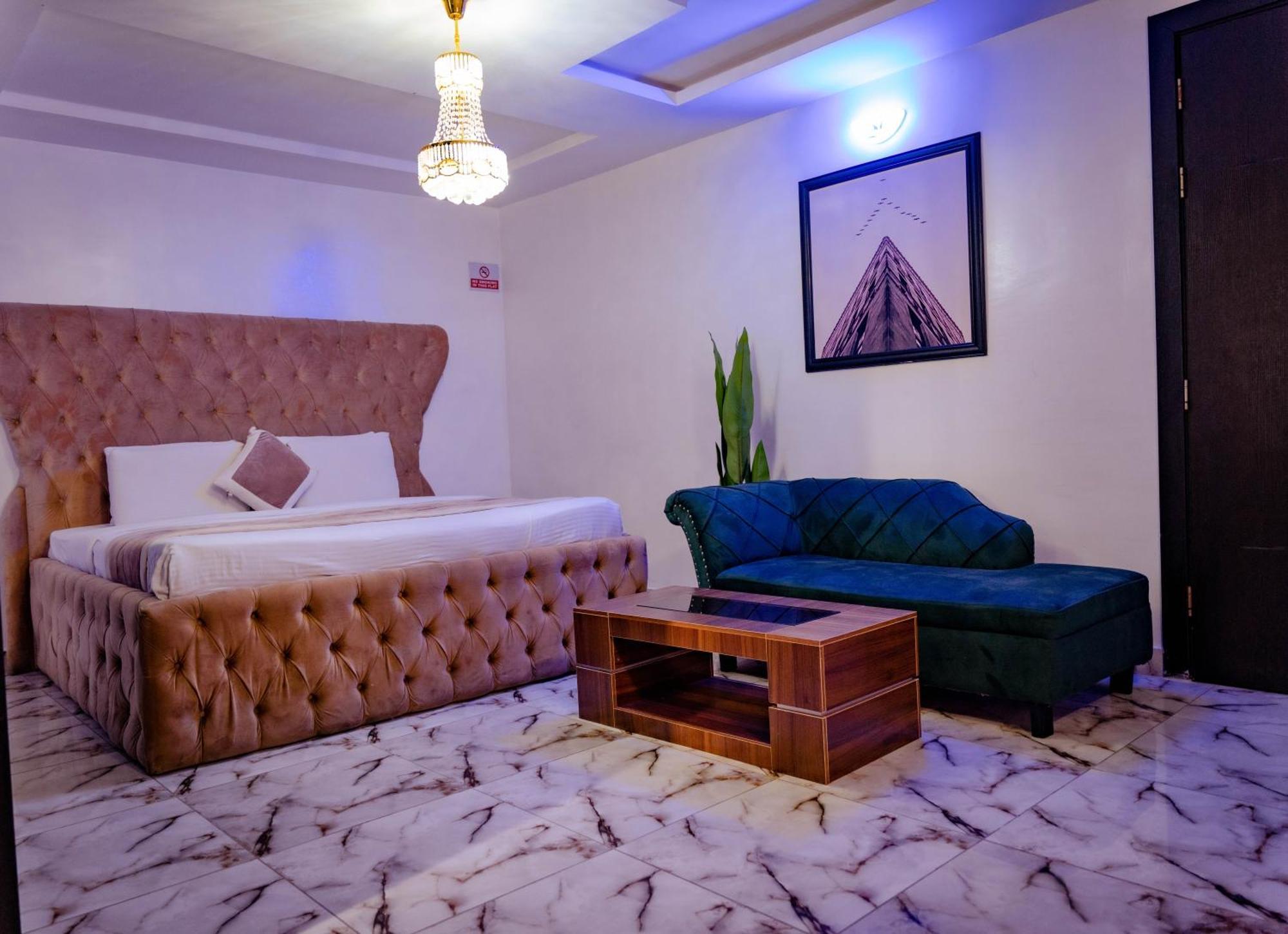 247 Luxury Hotel Lekki Luaran gambar