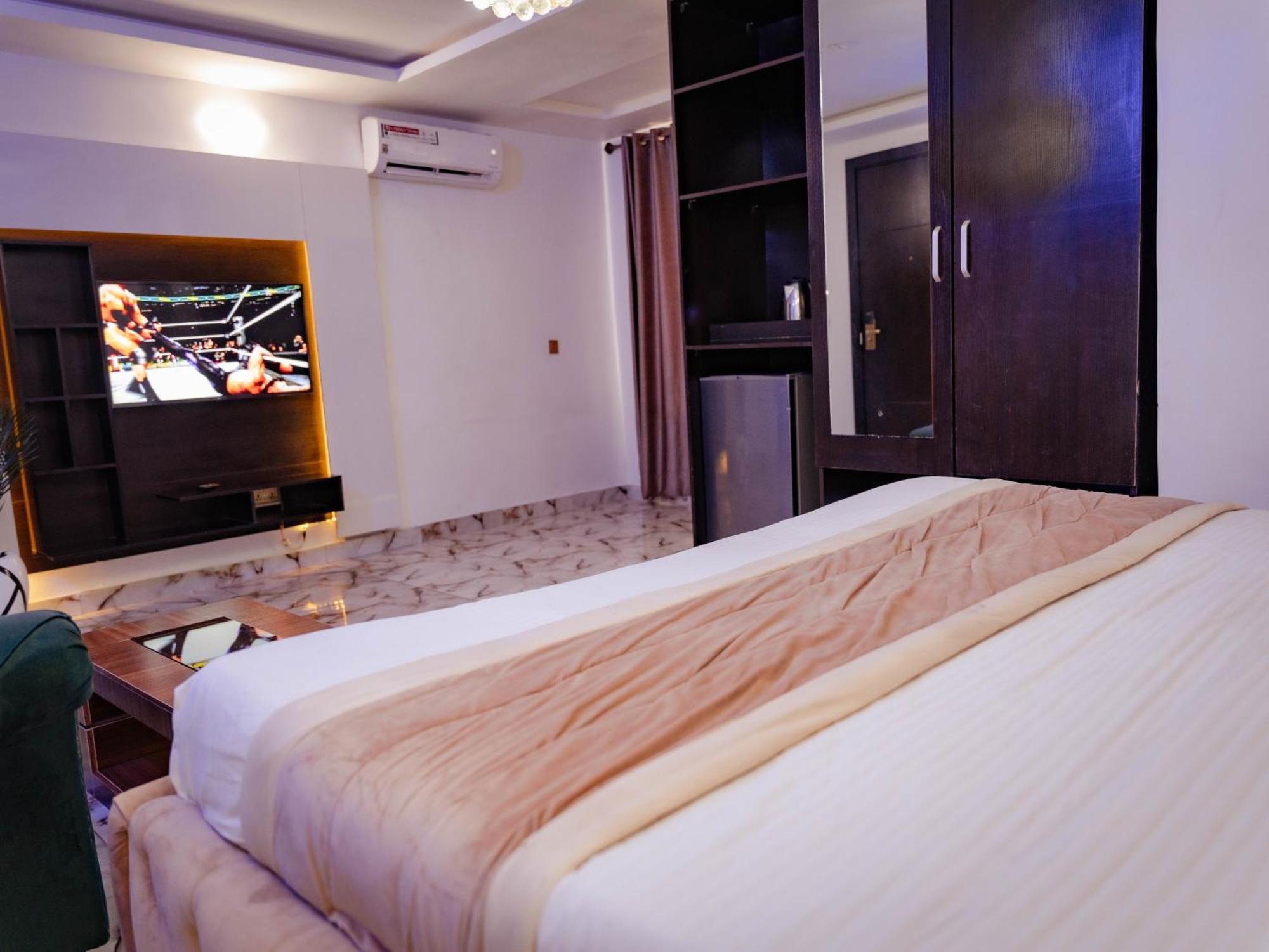 247 Luxury Hotel Lekki Luaran gambar